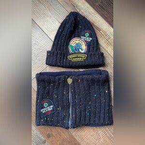 Frankie Garage Beanie Hat and Collar Scarf Patches Fleece
Interior Set